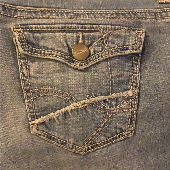Madison Denim Co. Cuffed Capris Flap Pocket Jeans - Picture 3 of 3